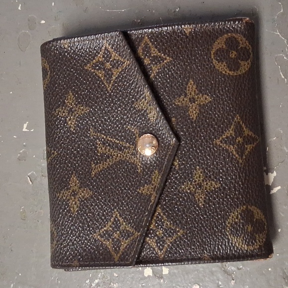 Louis Vuitton Handbags - Authentic LOUIS VUITTION Snap Wallet.